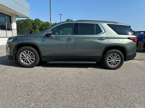 Used 2022 Chevrolet Traverse LT FWD image 2