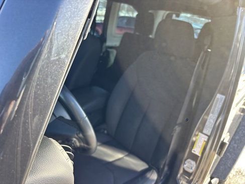 Used 2018 Jeep Wrangler Unlimited Sport w/ Connectivity Group image 18