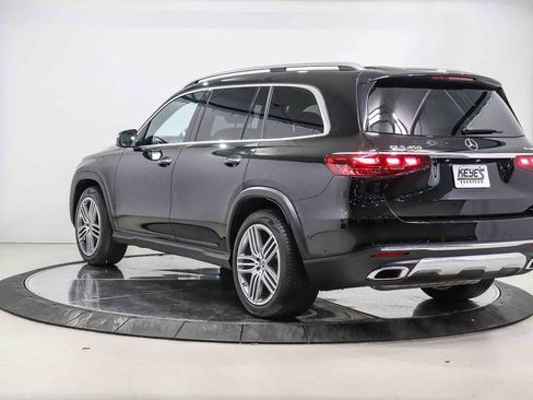 Used 2025 Mercedes-Benz GLS 450 4MATIC image 2