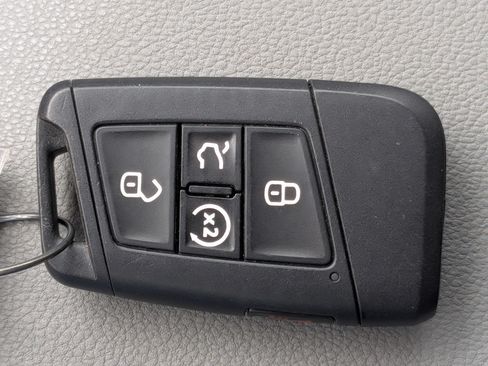 Certified 2024 Volkswagen Taos SE FWD image 28