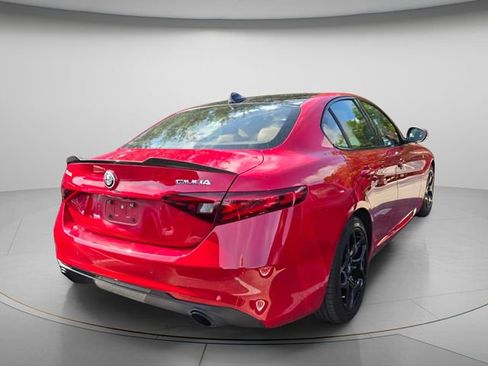 Used 2022 Alfa Romeo Giulia Ti RWD image 5
