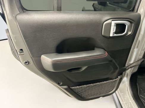 Used 2022 Jeep Wrangler Unlimited Rubicon w/ Cold Weather Group AWD/4WD image 27
