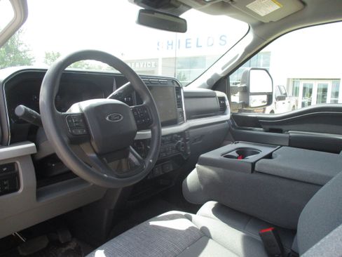 Used 2024 Ford F250 XLT w/ XLT Premium Package AWD/4WD image 9