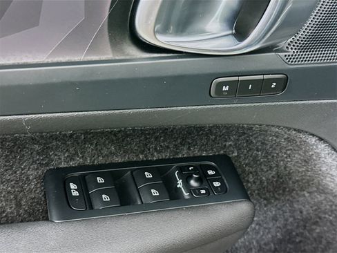 Used 2023 Volvo XC40 Recharge Plus image 17