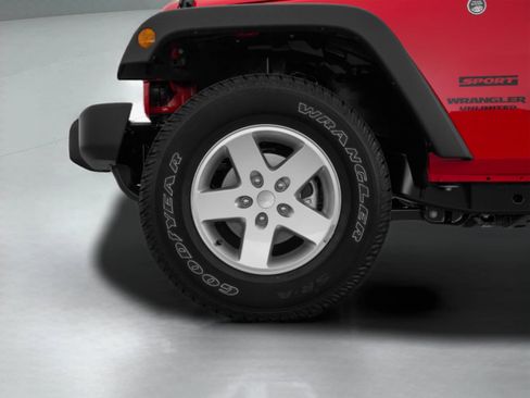 Used 2016 Jeep Wrangler Unlimited Rubicon w/ Connectivity Group AWD/4WD image 45