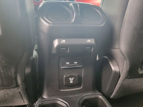 Used 2021 Jeep Gladiator Rubicon w/ Cold Weather Group image 11