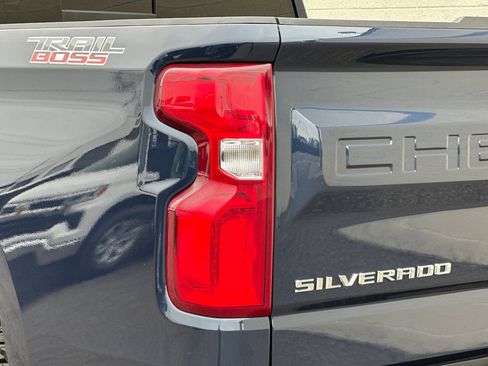 Used 2023 Chevrolet Silverado 1500 LT Trail Boss w/ LT Trail Boss Premium Package AWD/4WD image 38
