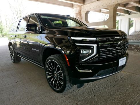 Used 2025 Chevrolet Suburban High Country image 50