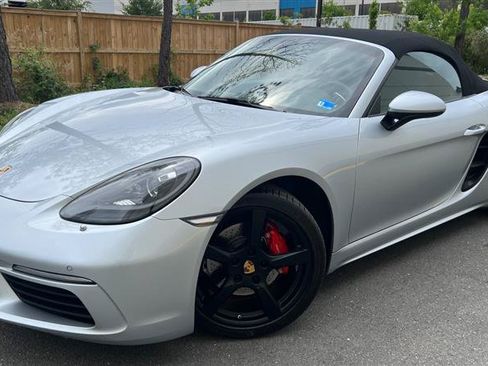 Used 2018 Porsche 718 Boxster RWD image 2