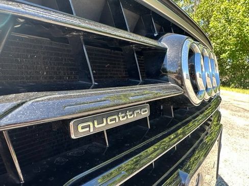 Used 2018 Audi Q3 2.0T Premium Plus w/ Premium Plus Package AWD/4WD image 9