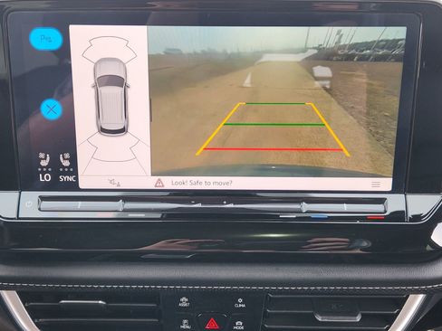 Used 2025 Volkswagen Atlas Cross Sport SEL R-Line image 22