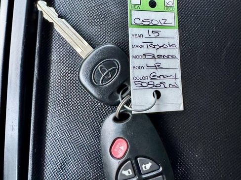 Used 2015 Toyota Sienna LE image 37