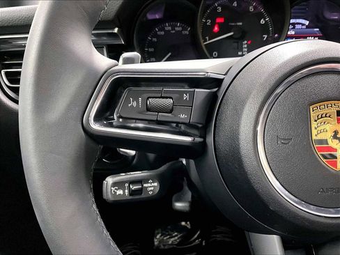 Used 2025 Porsche Macan image 22