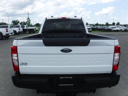 Used 2022 Ford F250 XL w/ Power Equipment Group RWD image 3