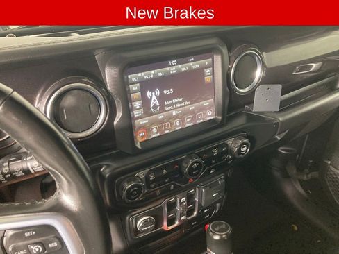 Used 2021 Jeep Wrangler Unlimited Sahara image 4