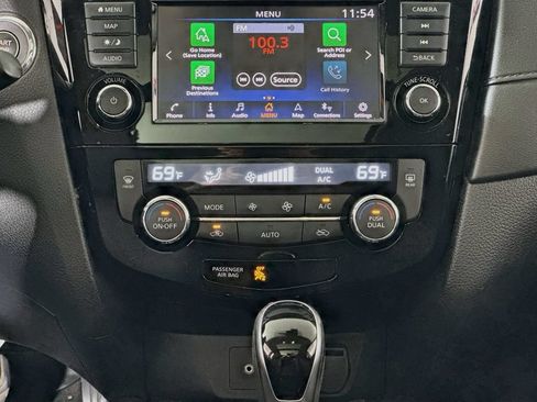Used 2019 Nissan Rogue SV w/ Sun & Sound Touring Package AWD/4WD image 16