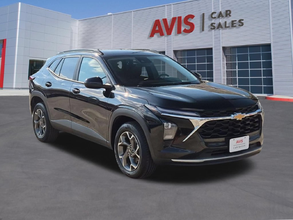 Used 2026 Chevrolet Trax LT FWD image 3