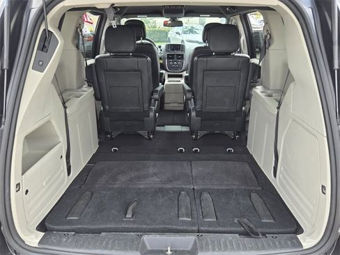 Used 2018 Dodge Grand Caravan SXT image 16