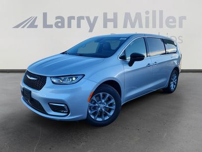 New 2026 Chrysler Pacifica Select