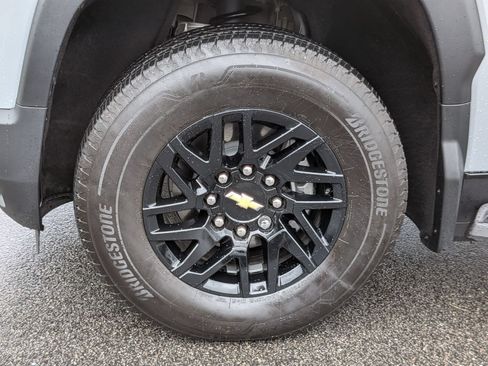 Used 2026 Chevrolet Silverado EV LT AWD/4WD image 10