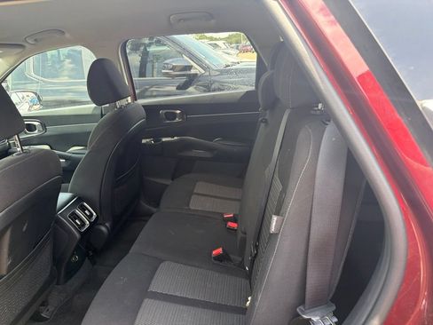 Used 2024 Kia Sorento LX FWD image 3