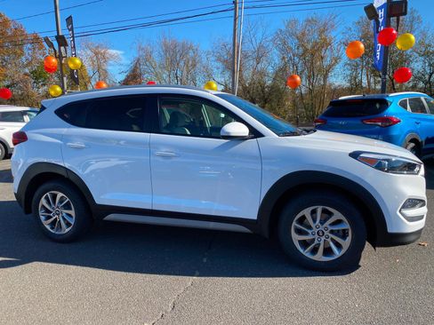 Used 2017 Hyundai Tucson SE image 2