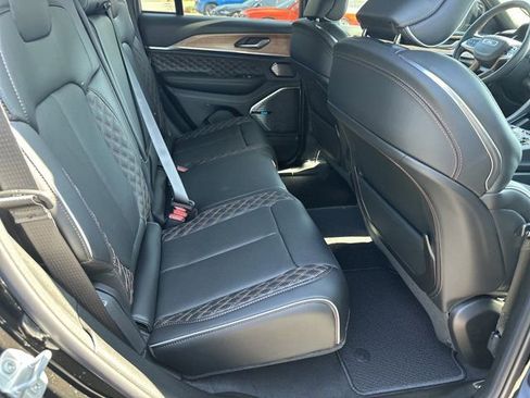 New 2025 Jeep Grand Cherokee Summit image 15