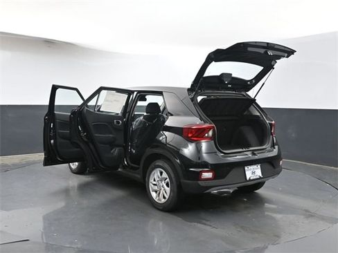 Used 2025 Hyundai Venue SE image 41