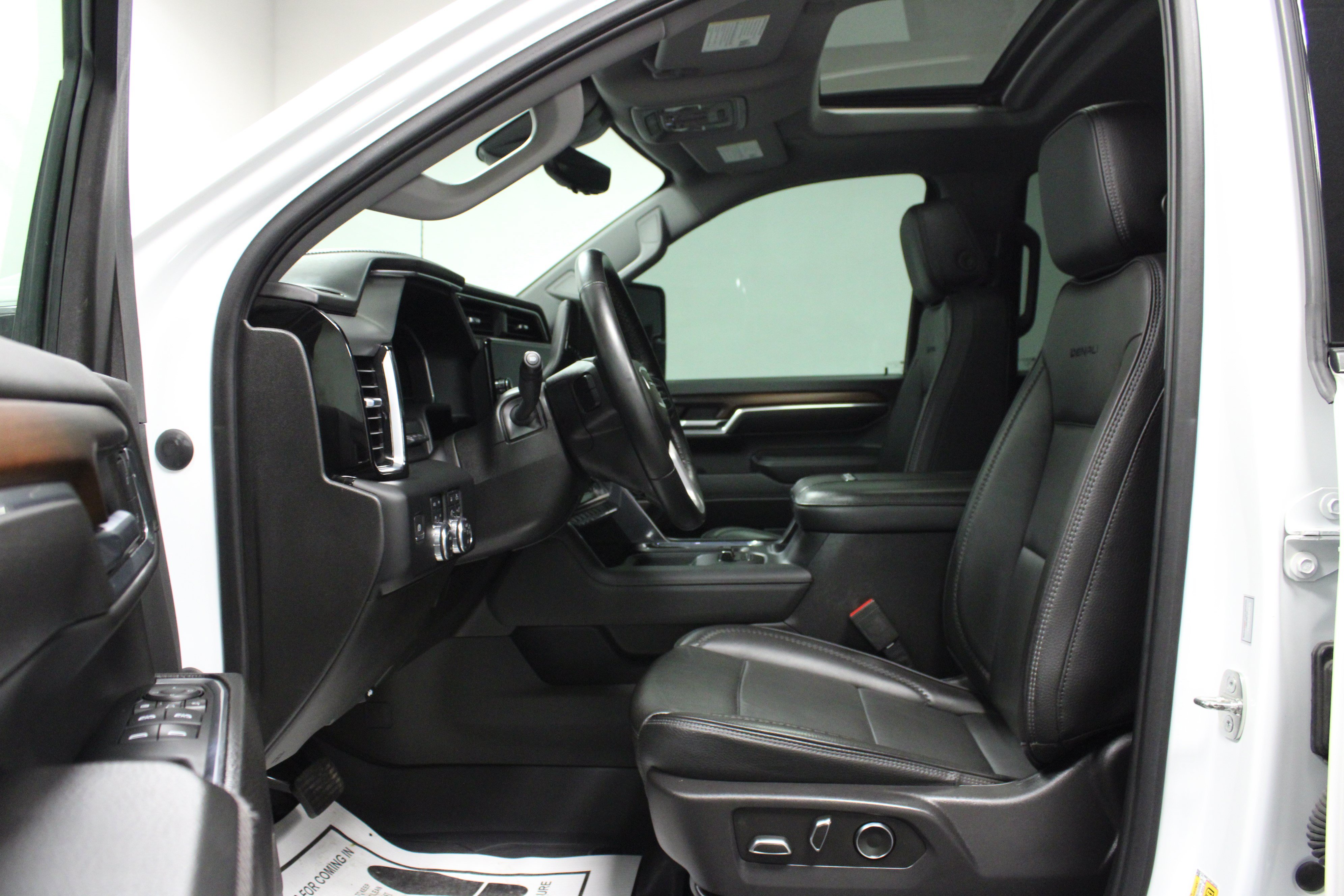 Used 2024 GMC Sierra 2500 Denali w/ Denali Reserve Package AWD/4WD image 12
