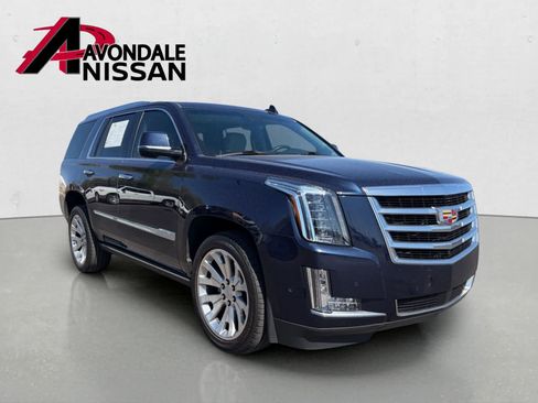 Used 2018 Cadillac Escalade Premium Luxury AWD/4WD image 6