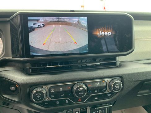 Used 2024 Jeep Wrangler Sport S image 23