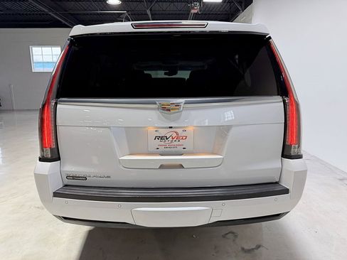 Used 2016 Cadillac Escalade ESV Premium image 6