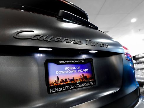 Used 2015 Porsche Cayenne Turbo image 8