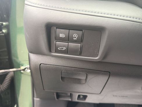 Used 2023 Toyota Highlander XLE AWD/4WD image 13