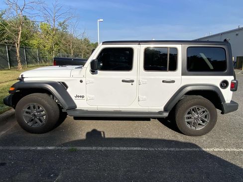 Used 2024 Jeep Wrangler Unlimited Sport AWD/4WD image 5