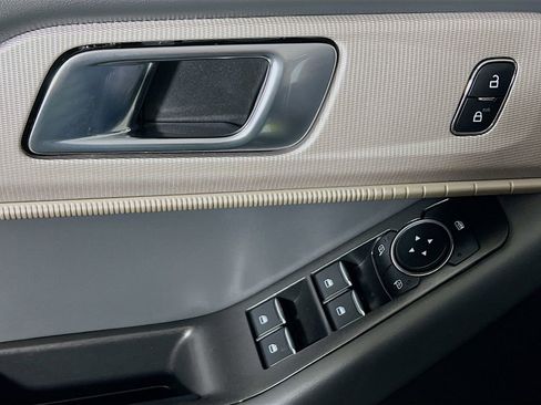 Used 2025 Ford Explorer Active image 16