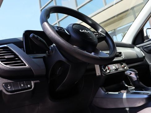 Used 2024 Kia Seltos LX AWD/4WD image 40