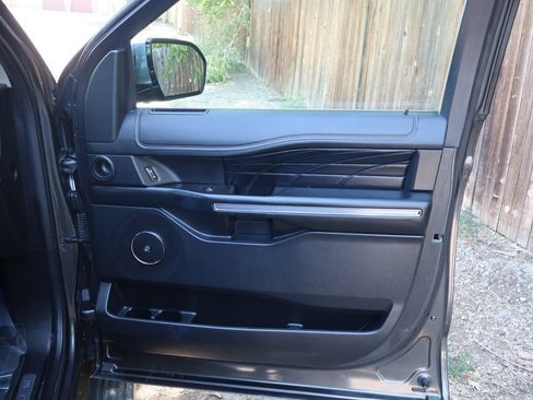 Used 2019 Ford Expedition Platinum AWD/4WD image 28