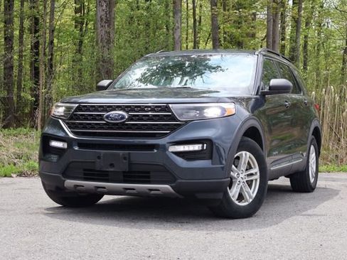 Used 2023 Ford Explorer XLT w/ Equipment Group 202A AWD/4WD image 2