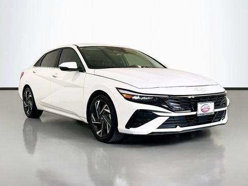 Used 2024 Hyundai Elantra Limited FWD image 3