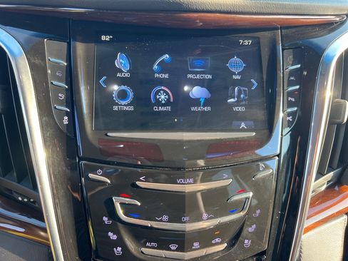 Used 2017 Cadillac Escalade Premium Luxury AWD/4WD image 35