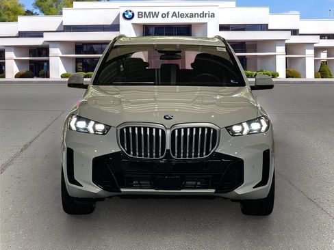 New 2026 BMW X5 xDrive40i w/ M Sport Package AWD/4WD image 2