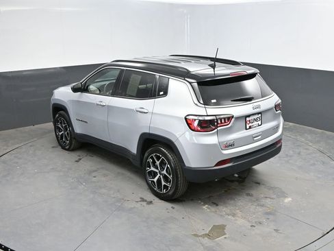 Used 2025 Jeep Compass Limited AWD/4WD image 26