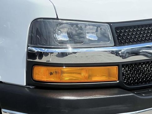Used 2024 Chevrolet Express 2500 w/ Driver Convenience Package image 10