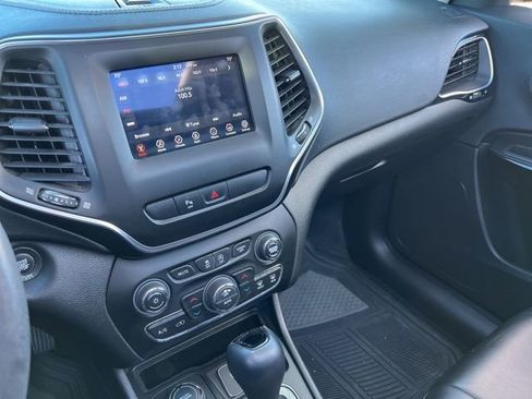 Used 2019 Jeep Cherokee Latitude Plus image 34