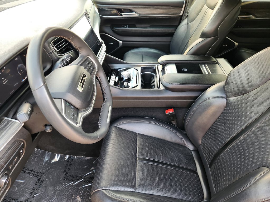 Used 2024 Jeep Wagoneer Series II w/ Flexible Seating Group AWD/4WD image 12