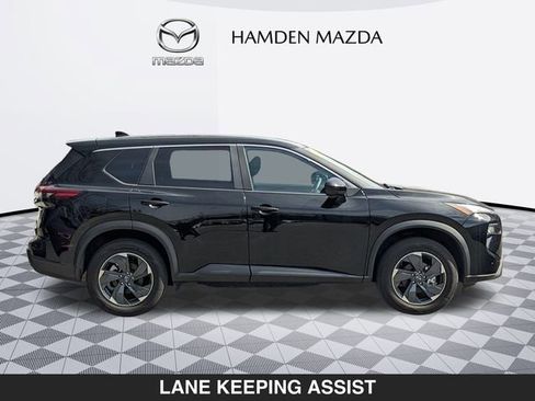 Used 2024 Nissan Rogue SV image 2