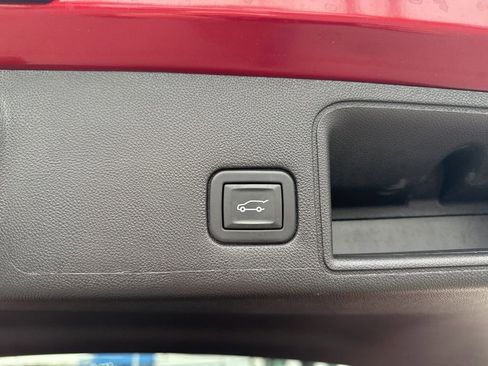 Used 2024 GMC Terrain SLE w/ Driver Convenience Package image 31