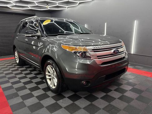 Used 2015 Ford Explorer XLT w/ Equipment Group 201A AWD/4WD image 3