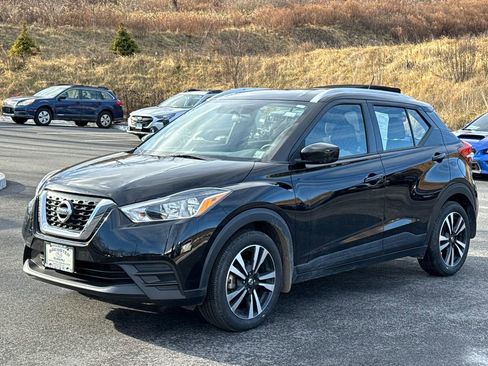 Used 2019 Nissan Kicks SV image 3